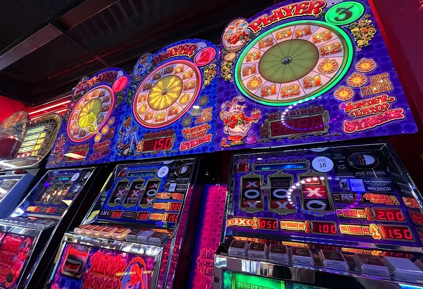 alices wonderland fruit machines