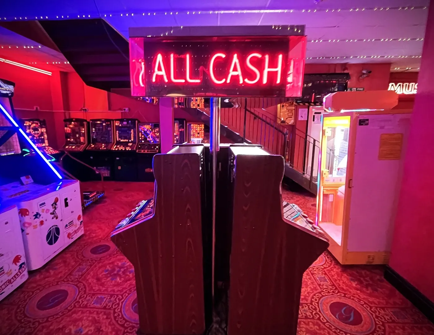 all cash amusement arcade retro signage