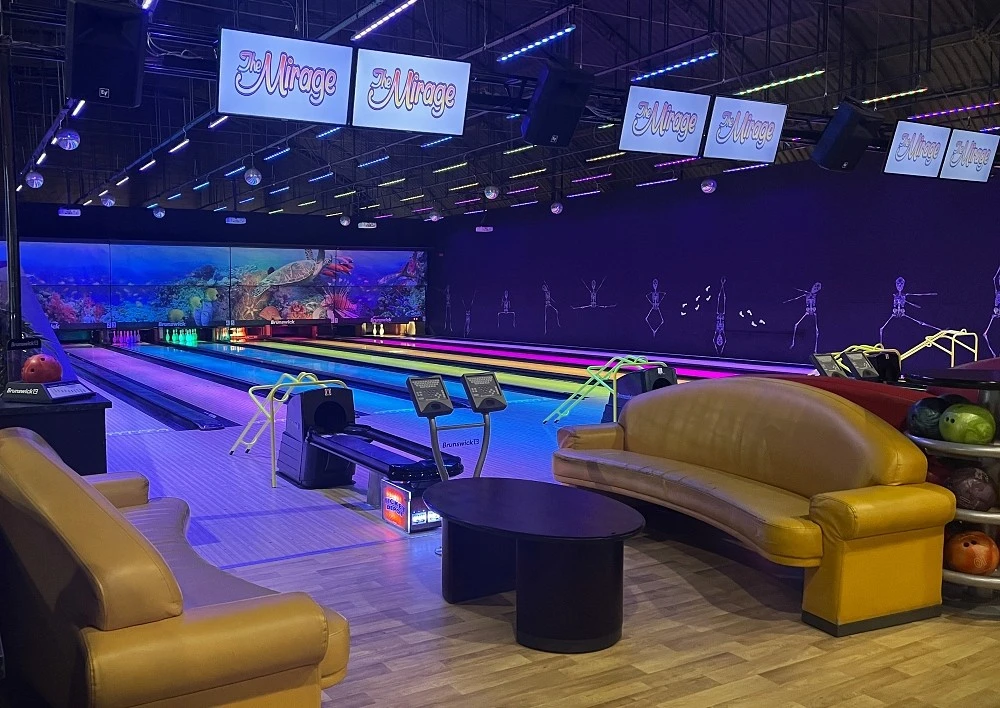 eight lane brunswick bowling alley in mablethorpe