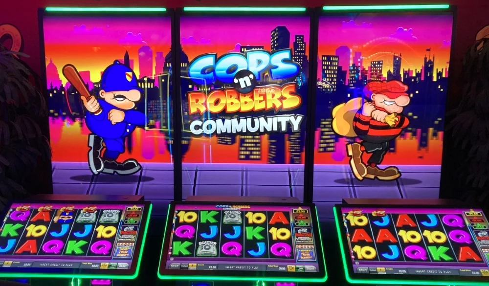 cops and robbers casino slot game