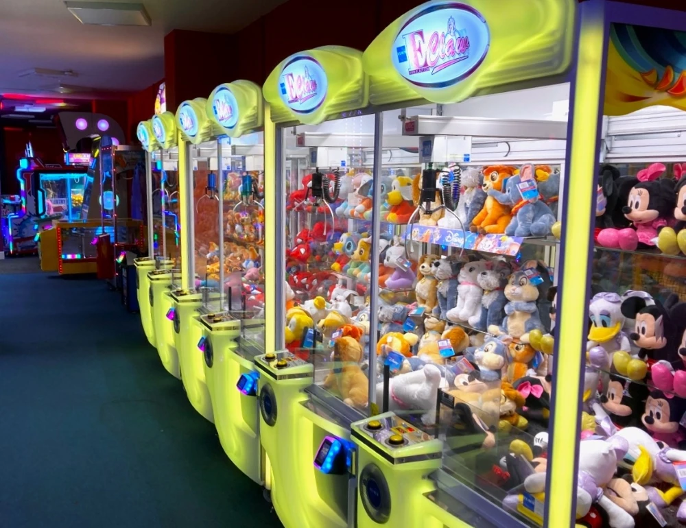 e claw crane arcade machine