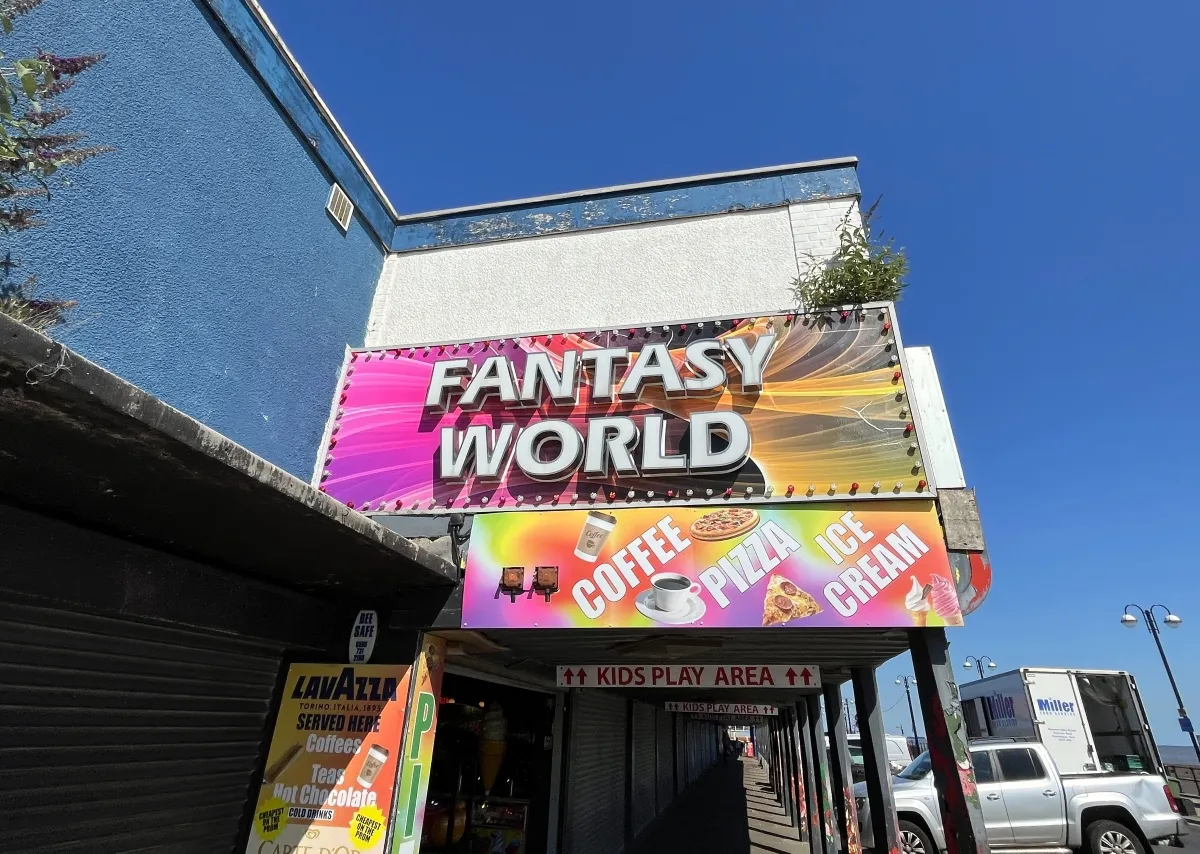 fantasy world amusements venue signage