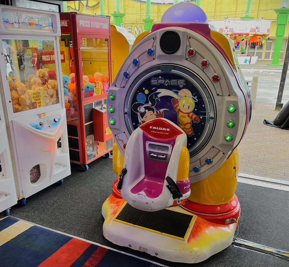 flight space kiddie ride by falgas