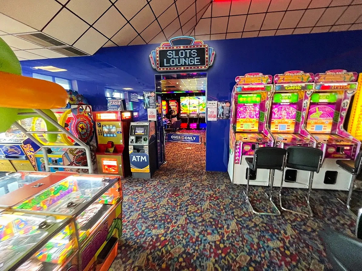 kingpin slots lounge adult gaming area