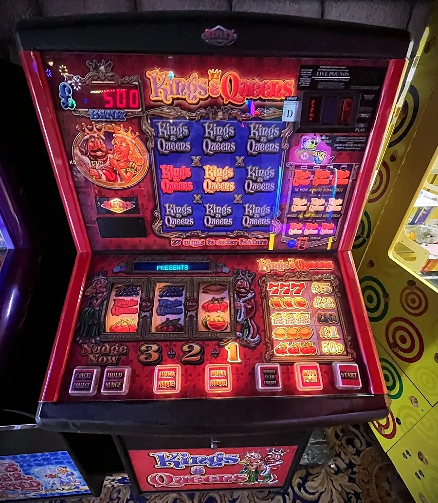 kings and queens £5 jackpot fruit machine