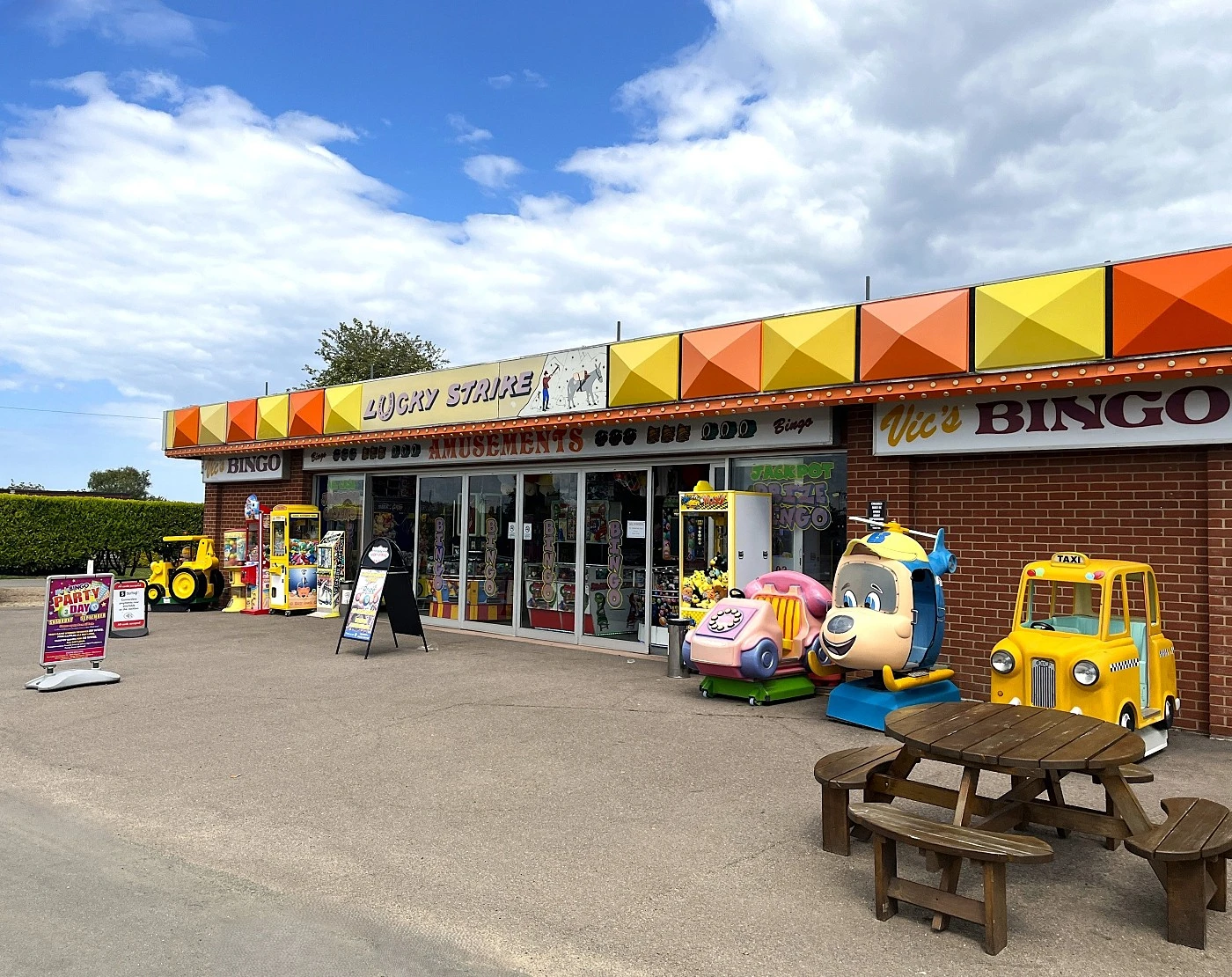 lucky strike amusement arcade hemsby