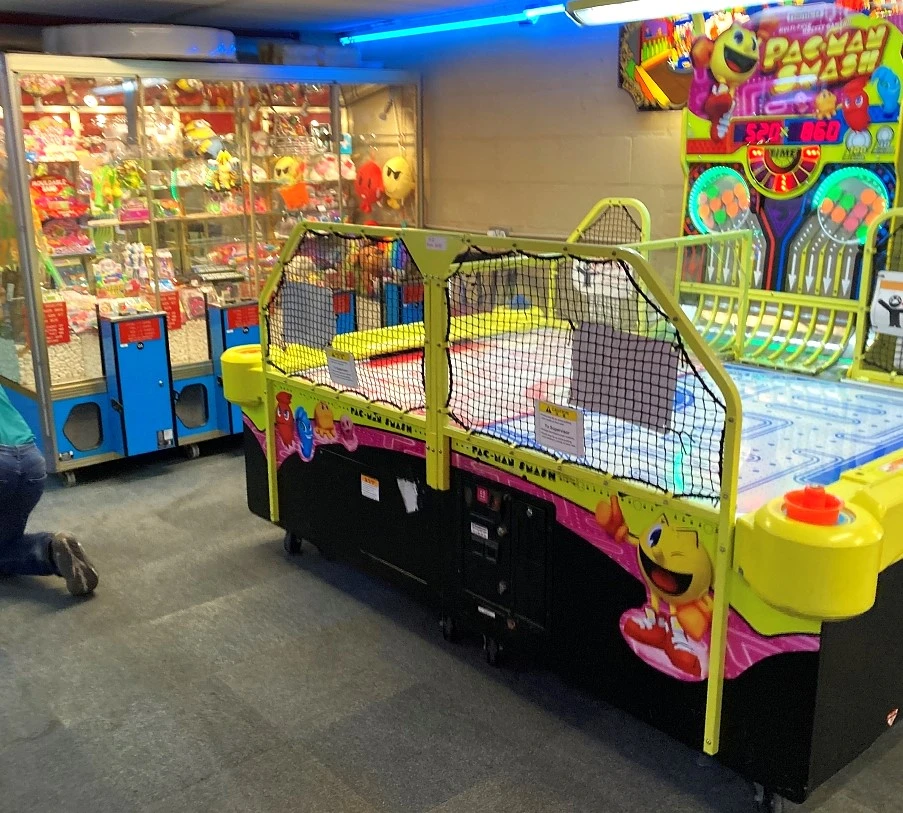 pac-man smash air hockey table