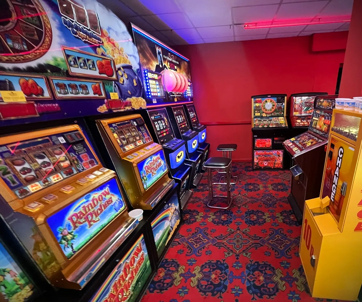 rainbow riches triple row of slot machines