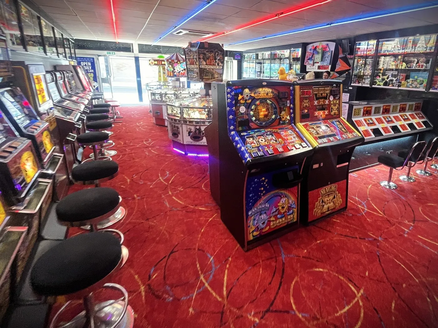 silver and gold fruit machine