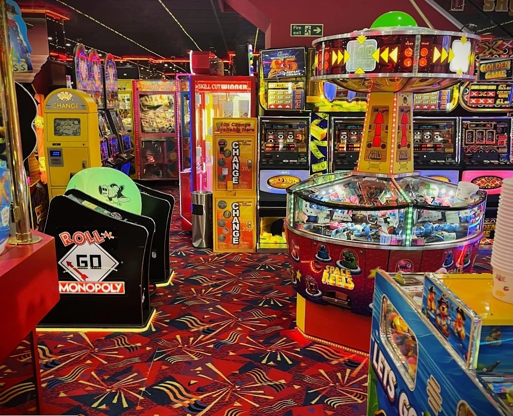 space reels coin pusher