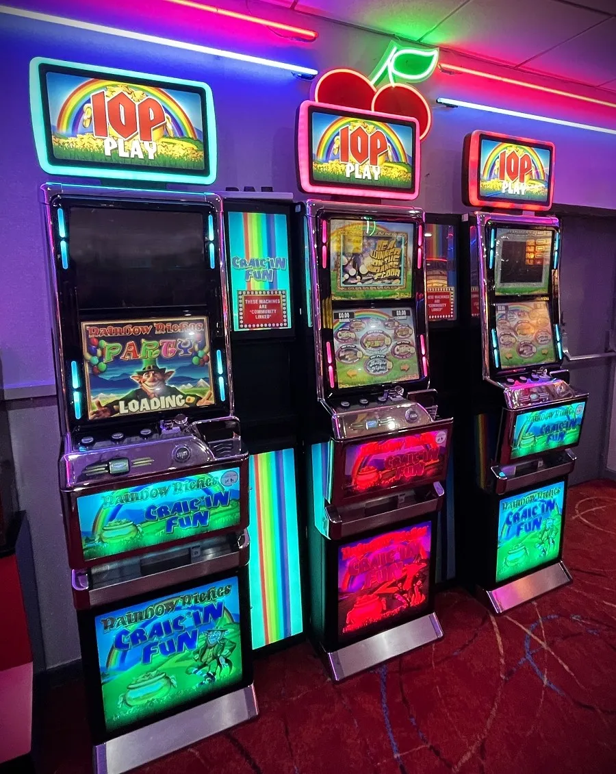 row of t7 fruit machines