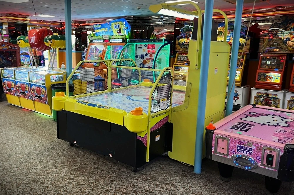 hello kitty air hockey table