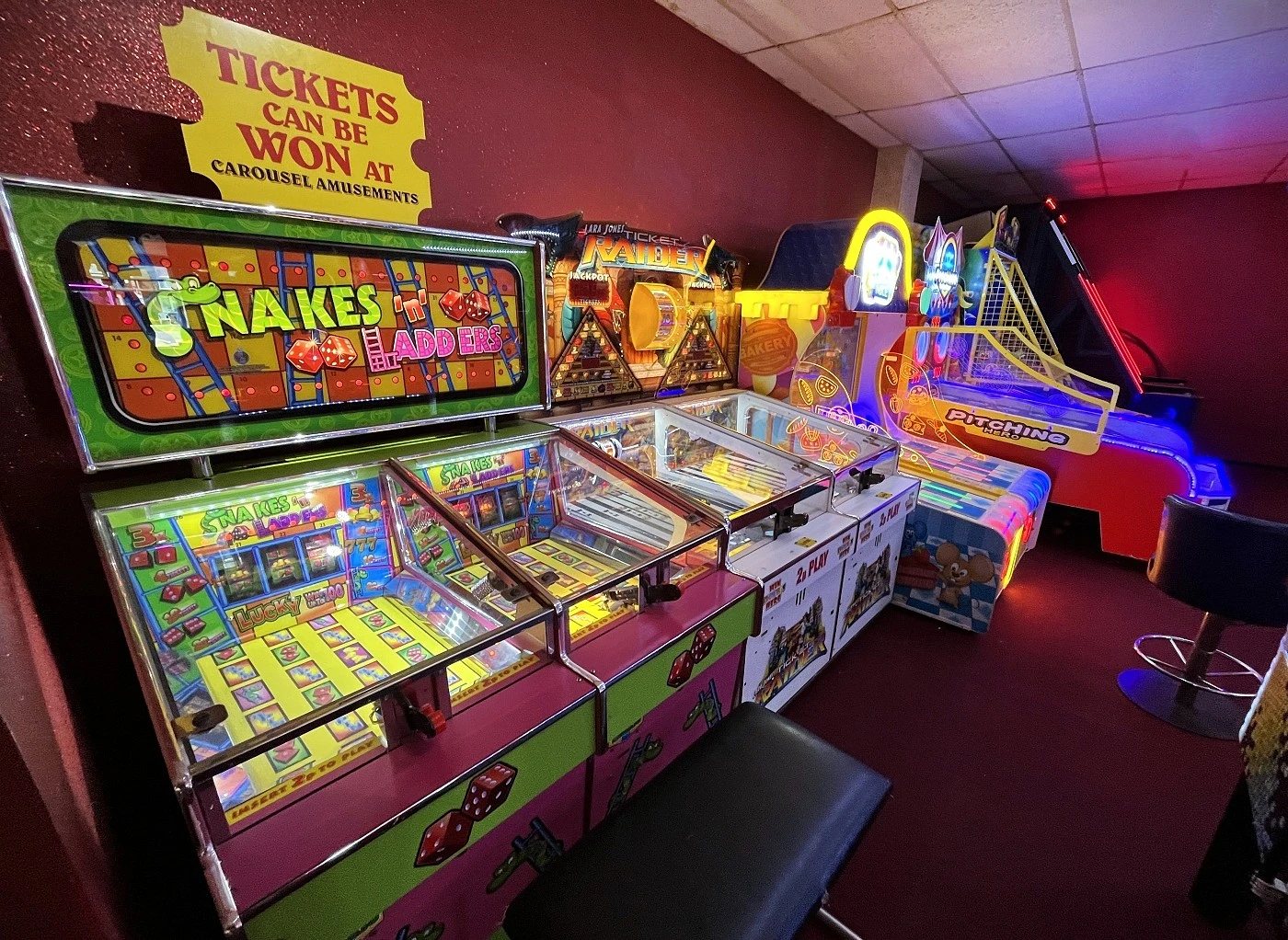 snakes and ladders arcade roll down game