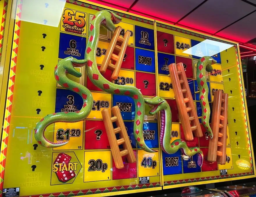 adders and ladders arcade feature board