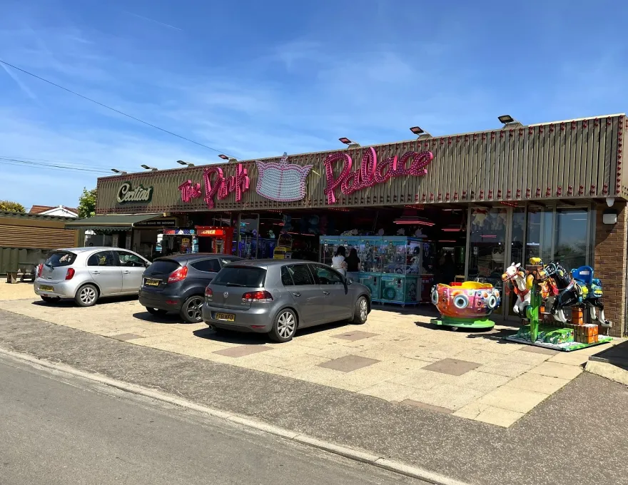 pink palace amusement arcade scratby