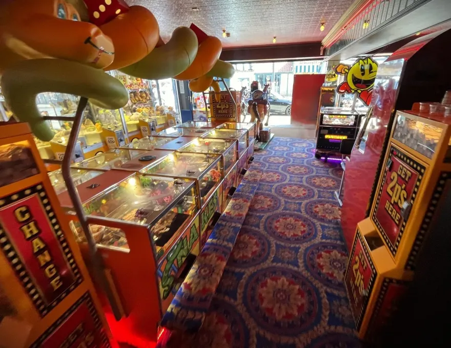 snakes and ladders 2p machine in the penny arcade