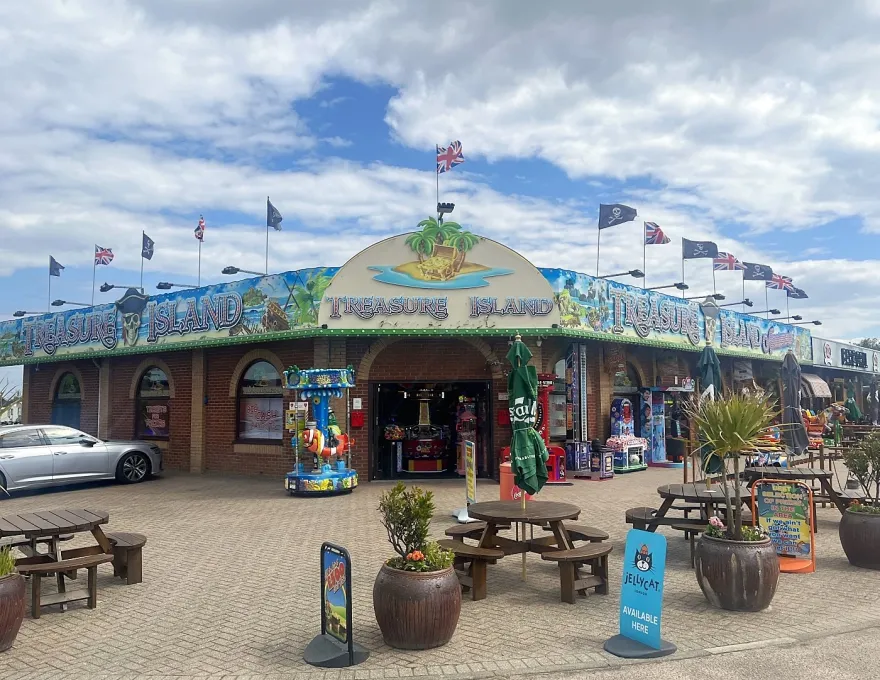 treasure island arcade hemsby