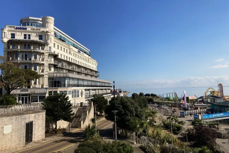 southend grosvenor casino and promenade view