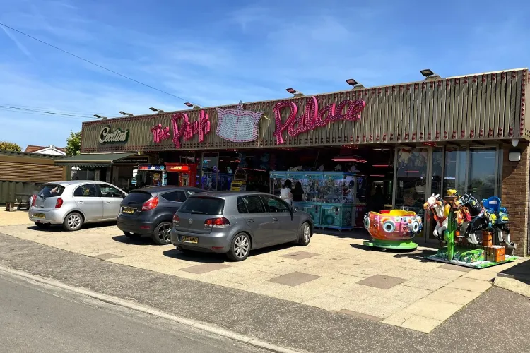 pink palace amusement arcade scratby