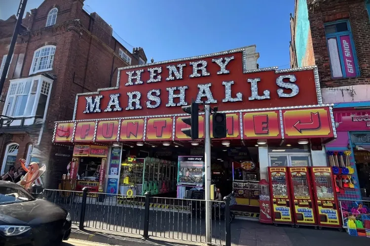 henry marshalls amusement arcade in scarborough