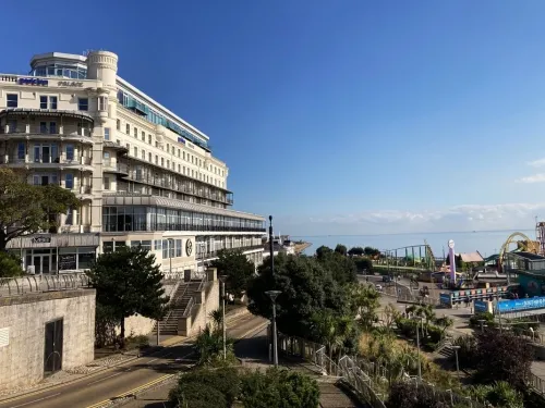 southend grosvenor casino and promenade view