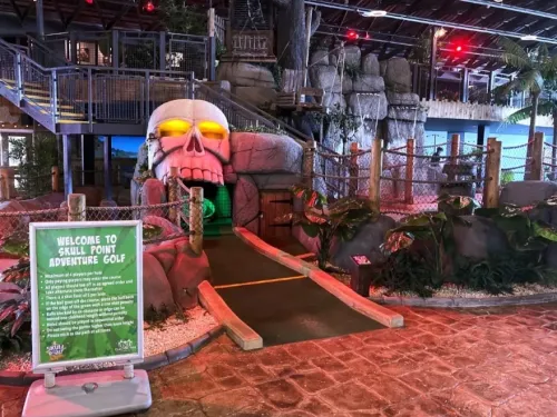 mini golf course clacton pier