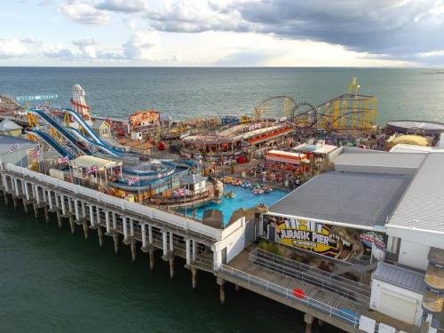 amusement park rides on clacton pier